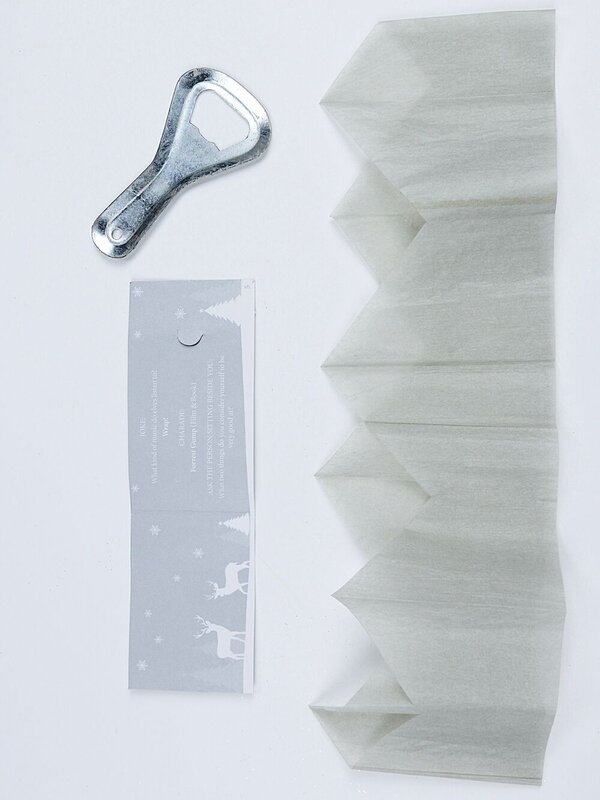 6 x 32cm White With Silver Stars Rectangular Prism Christmas Cracker Bon Bons — image 3