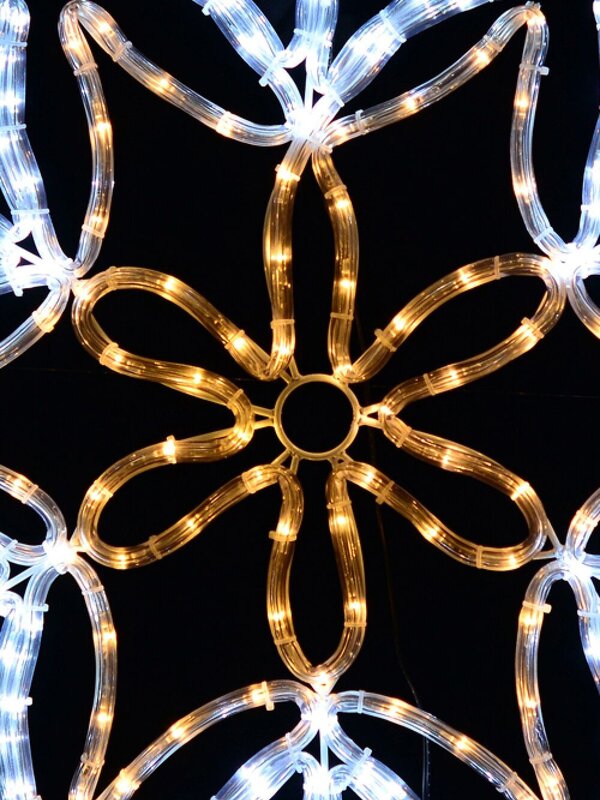 Cool & Warm White LED Stellar Snowflake Rope Light Silhouette - 64cm — image 4