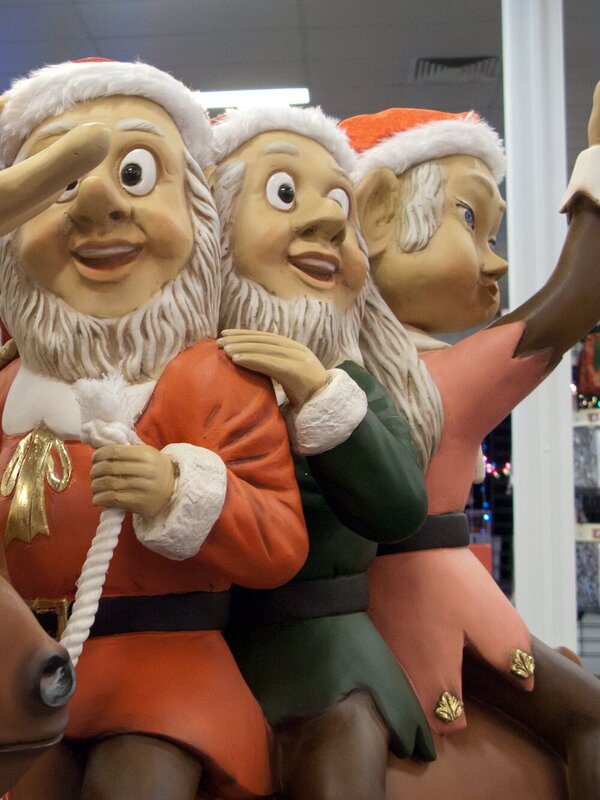 Elves & Cute Comical Reindeer Christmas Decor - 1.4m — image 4