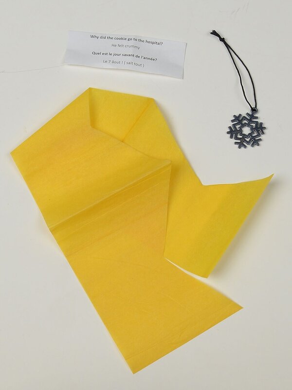 Gold & Cream With Various Patterns Christmas Cracker Bon Bons - 12 x 25cm — image 4