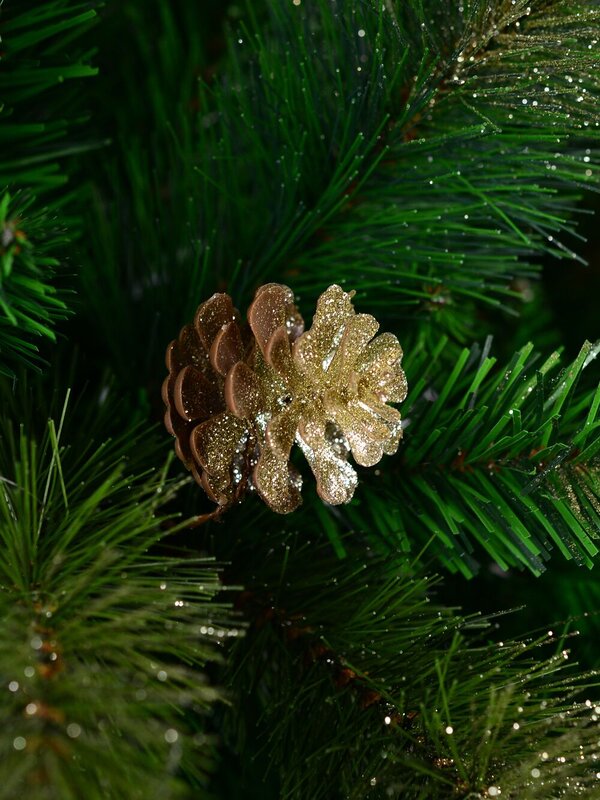Golden Dawn Christmas Tree With 595 Tips - 1.8m