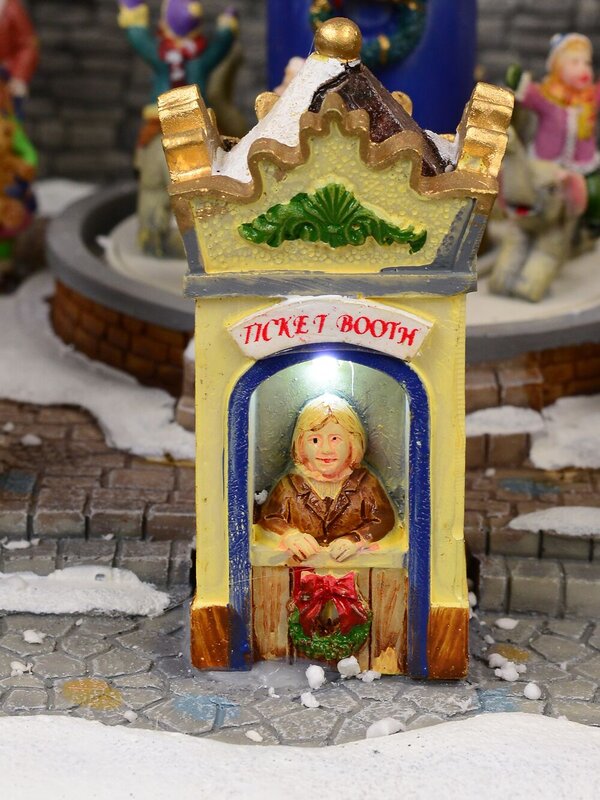 Grand Winter Fun Park Christmas Village Scene With Christmas Fair Rides - 47cm — image 5