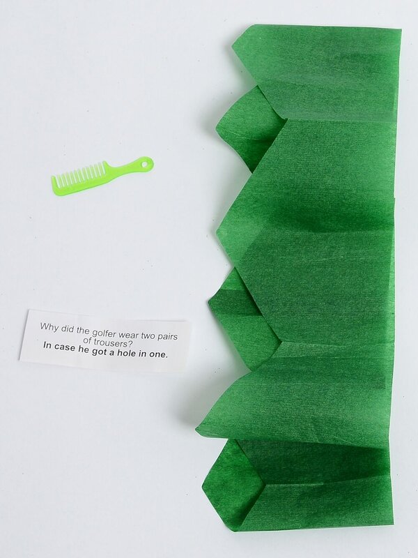 Holly Leaf & Berries On Kraft Paper Christmas Cracker Bon Bons - 50 x 30cm — image 3