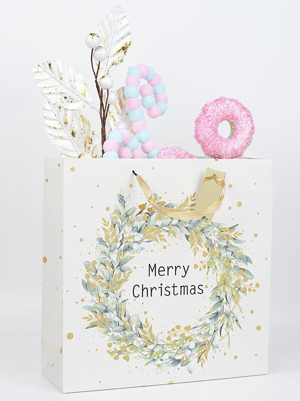 Medium Eggshell White Gift Bag With Merry Christmas & Foliage Wreath Print — image 2