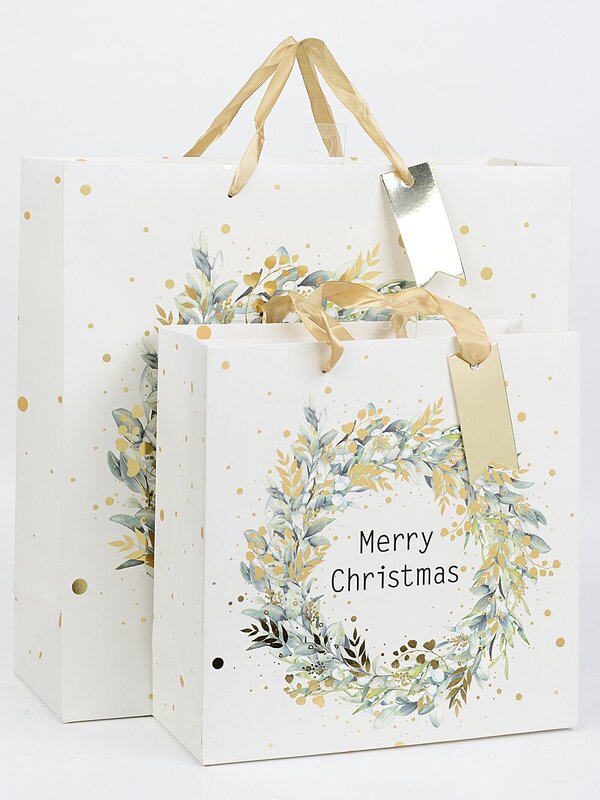 Medium Eggshell White Gift Bag With Merry Christmas & Foliage Wreath Print — image 3