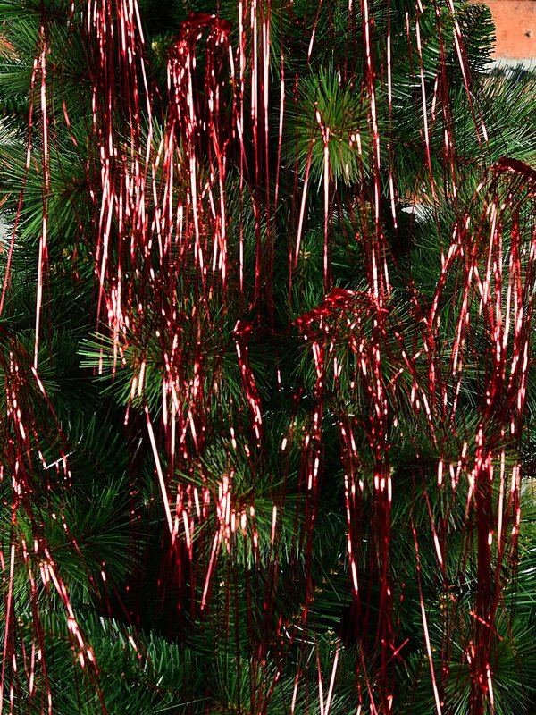 Metallic Red Whimsical Essential Tinsel Lametta | 300x Icicles — image 2