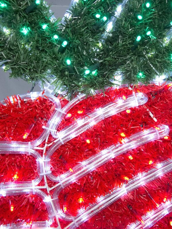 Red, Green & White Tinsel Bells With Cool White LED Rope Light Motif - 1.1m — image 2