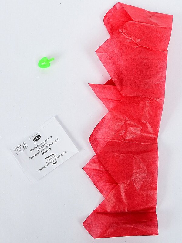 Red & White With Green Wreaths Christmas Cracker Bon Bons - 100 x 28cm — image 3