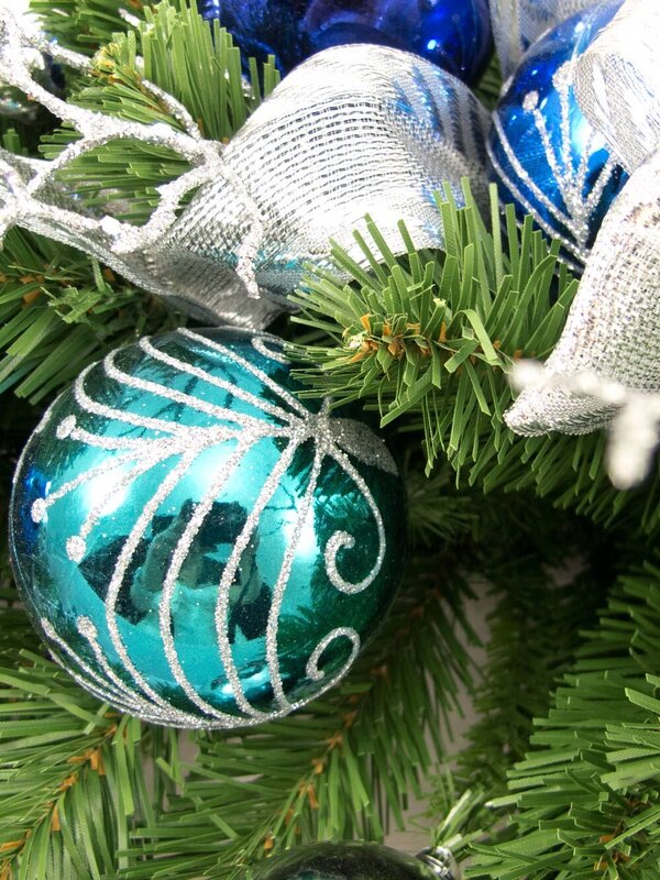 Teardrops - Pre-Decorated -With Baubles, Twigs & Ribbon - 66cm
