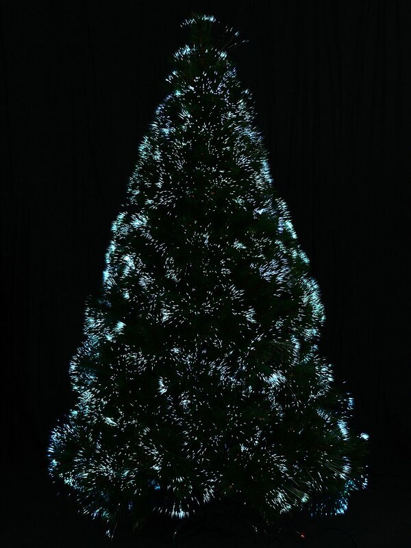 The Majestic Aurora Fibre Optic Christmas Tree With 612 Pine Needle Tips - 1.8m — image 2