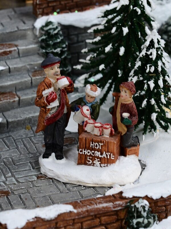Theme Park Christmas Village Scene With Skiing, Big Drop & Ferris Wheel - 66cm — image 9