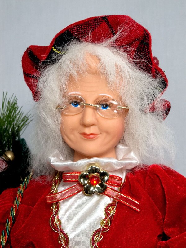 Traditional Mrs. Claus Animation - 46cm — image 3