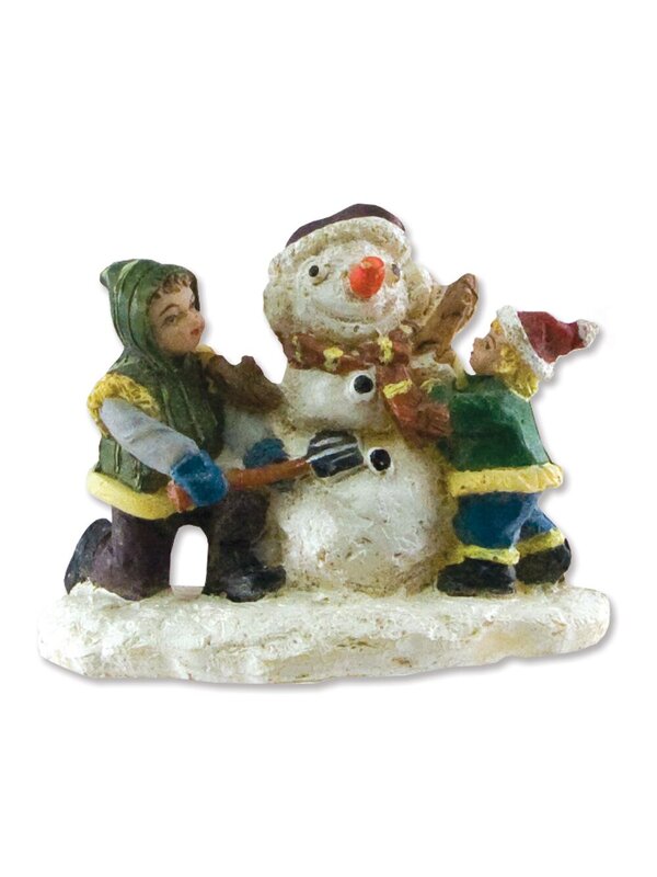Traditional Polyresin Town Scene With 2 Styles & Figurines - 9 Piece