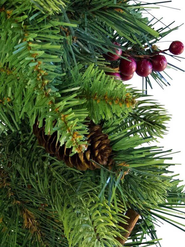 Twist & Plain Needle Wreath With 142 Tips - 58cm