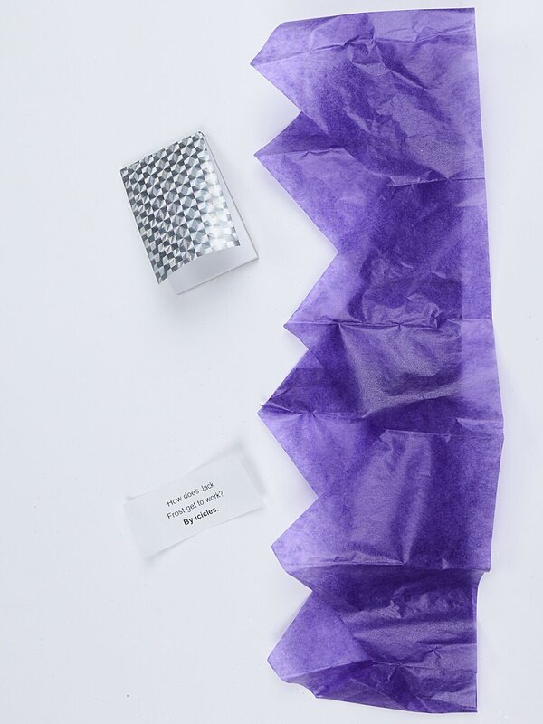 White & Shiny Silver With Tree & Stars Christmas Cracker Bon Bons - 12 x 30cm — image 3
