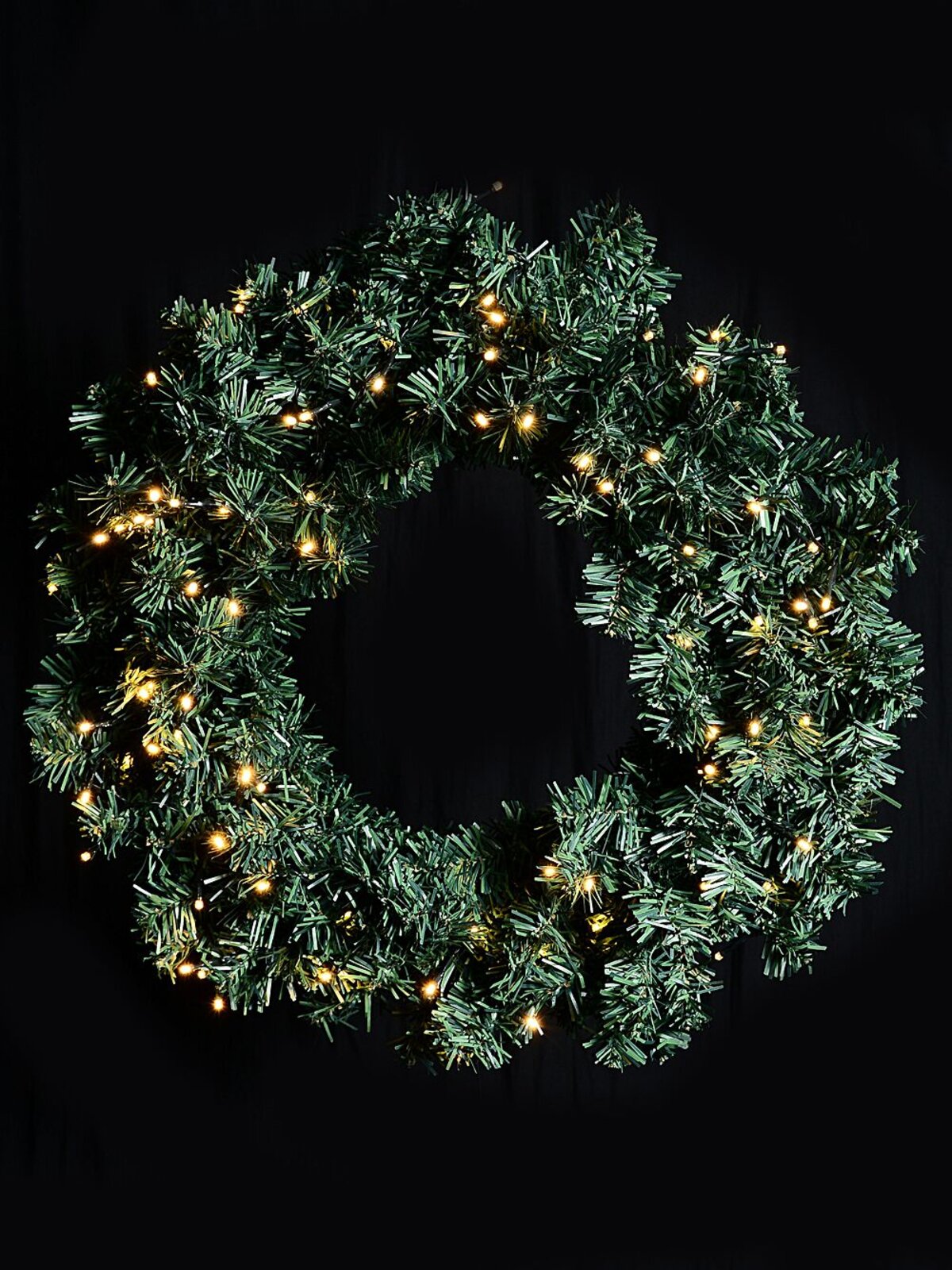56cm Balsam Fir Needle Pre-Lit Battery Wreath With 235 Tips