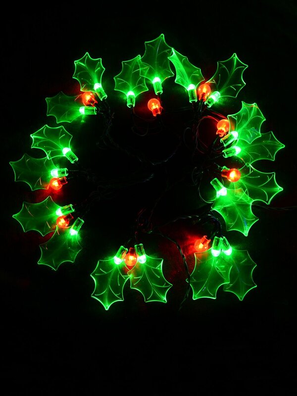 120 Red & Green Holly Leaf LED String Lights - 2.9m