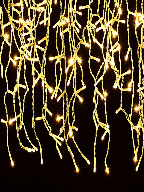 420 Warm White LED Icicle Lights 8 Function With Memory Hold | 10m